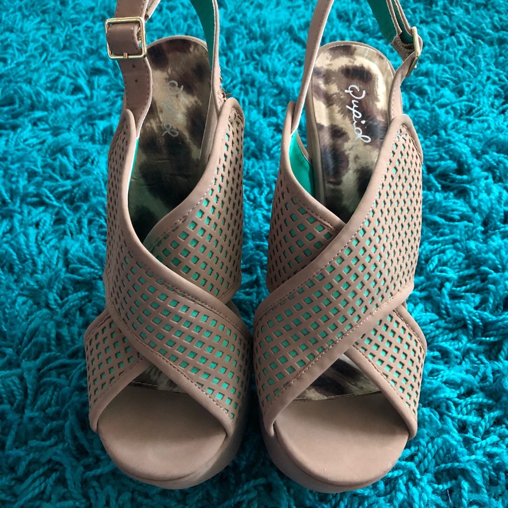 Qupid Wedge Sandal Shoe 8.5